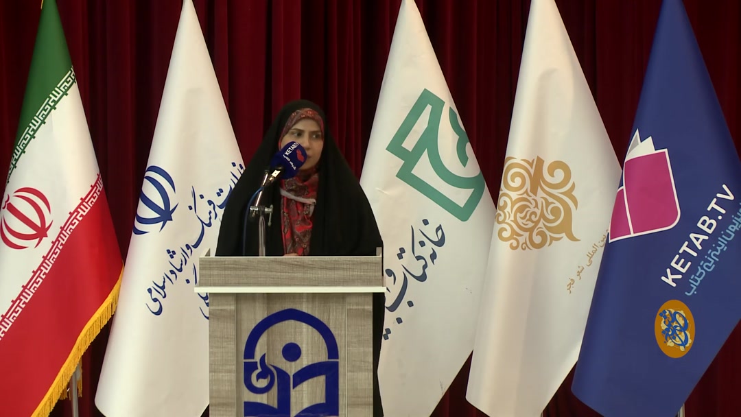 شعرخوانی تقیه زنگنه در محفل شعر بوشهر