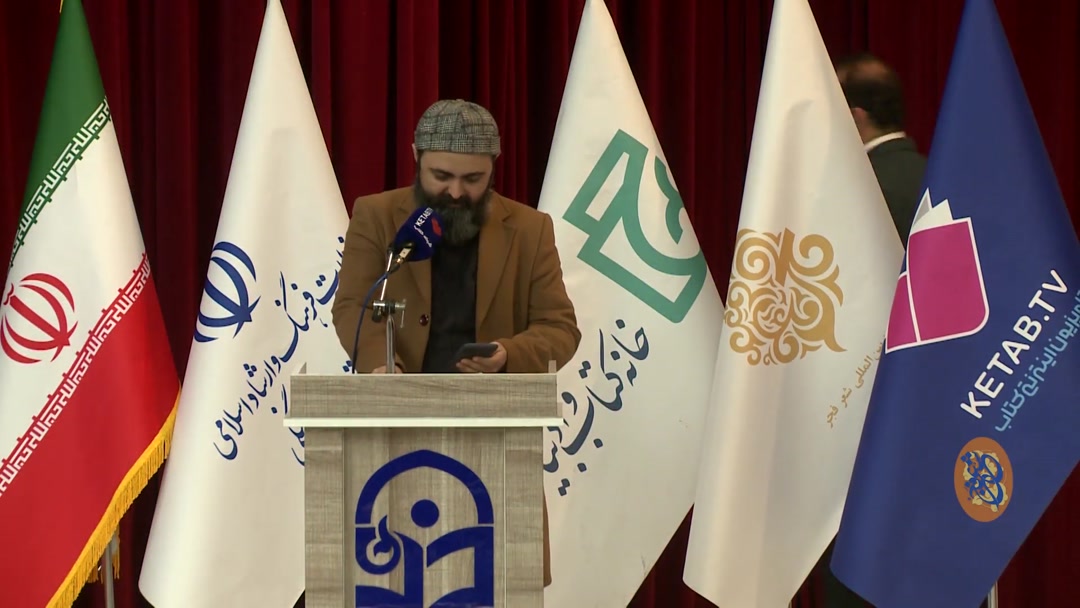 شعرخوانی محمود حبیبی کسبی در محفل شعر بوشهر